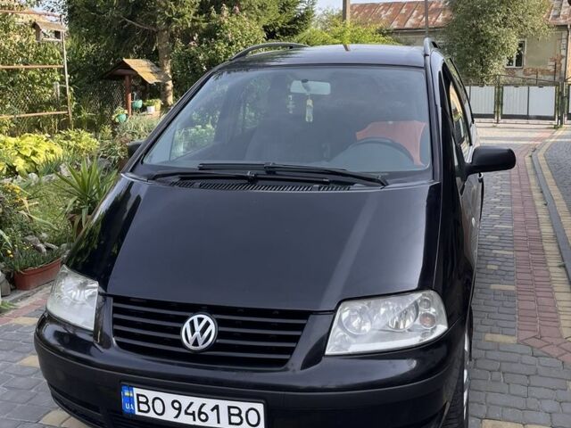 Черный Фольксваген Шаран, объемом двигателя 1.9 л и пробегом 522 тыс. км за 4200 $, фото 1 на Automoto.ua