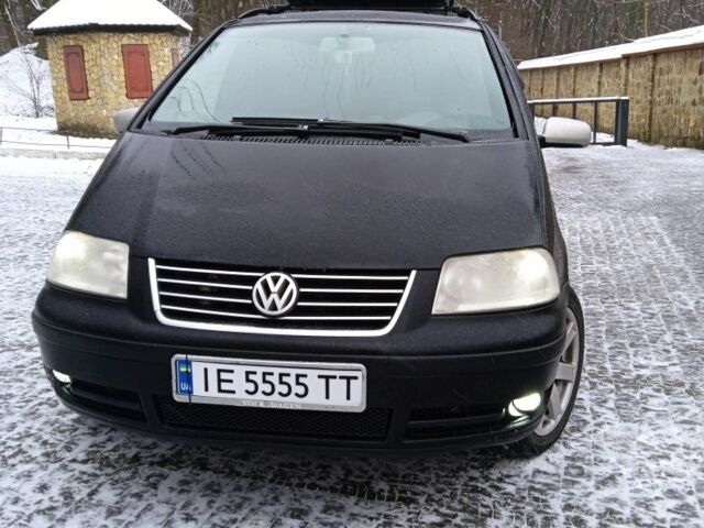 Черный Фольксваген Шаран, объемом двигателя 0 л и пробегом 300 тыс. км за 7200 $, фото 1 на Automoto.ua