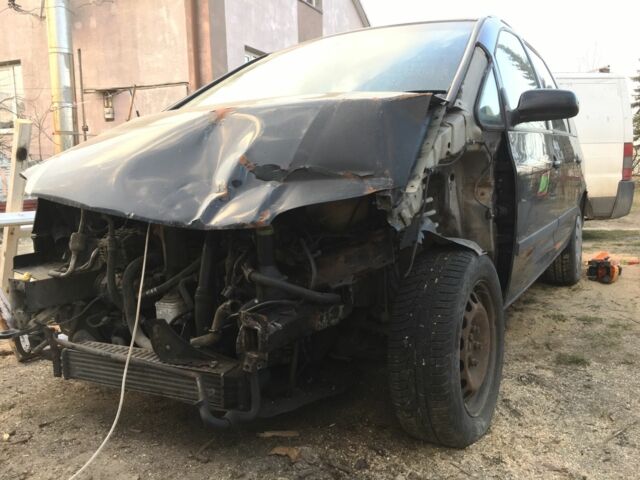 Черный Фольксваген Шаран, объемом двигателя 0 л и пробегом 480 тыс. км за 1700 $, фото 1 на Automoto.ua