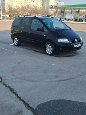 Черный Фольксваген Шаран, объемом двигателя 1.78 л и пробегом 236 тыс. км за 5500 $, фото 1 на Automoto.ua