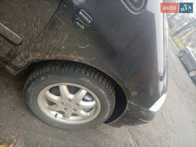 Черный Фольксваген Шаран, объемом двигателя 1.9 л и пробегом 350 тыс. км за 5000 $, фото 1 на Automoto.ua