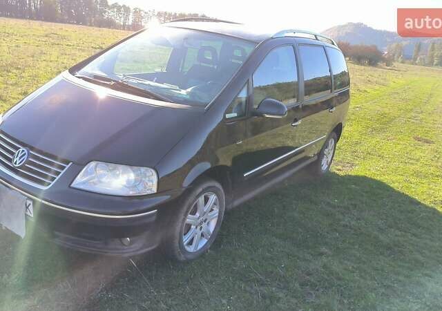 Чорний Фольксваген Шаран, об'ємом двигуна 2 л та пробігом 331 тис. км за 7500 $, фото 1 на Automoto.ua