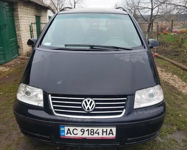 Чорний Фольксваген Шаран, об'ємом двигуна 2 л та пробігом 227 тис. км за 6900 $, фото 1 на Automoto.ua