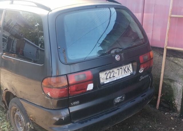 Чорний Фольксваген Шаран, об'ємом двигуна 2.8 л та пробігом 150 тис. км за 1008 $, фото 1 на Automoto.ua