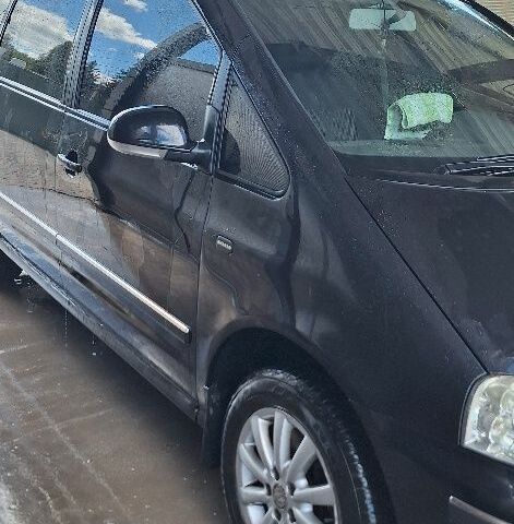 Черный Фольксваген Шаран, объемом двигателя 1.8 л и пробегом 1 тыс. км за 5250 $, фото 1 на Automoto.ua