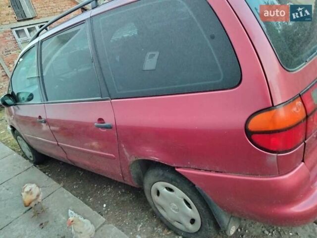 Красный Фольксваген Шаран, объемом двигателя 1.98 л и пробегом 346 тыс. км за 2200 $, фото 1 на Automoto.ua