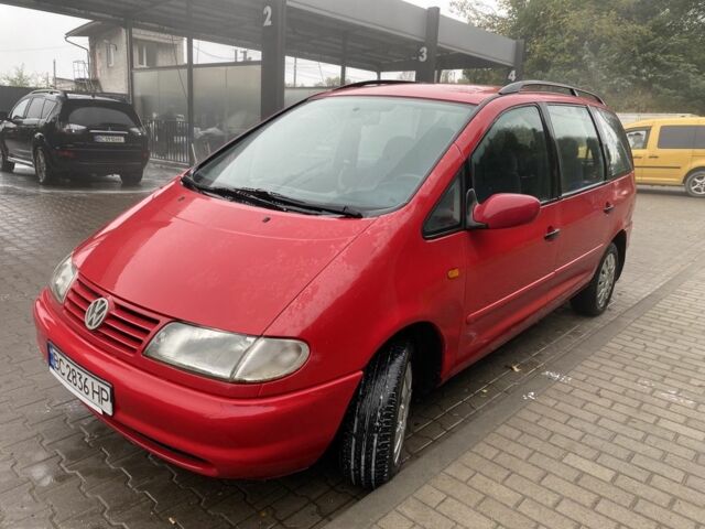 Красный Фольксваген Шаран, объемом двигателя 1.9 л и пробегом 500 тыс. км за 2599 $, фото 1 на Automoto.ua