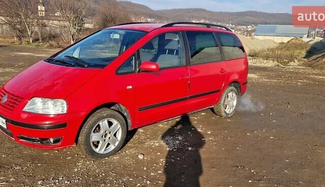 Красный Фольксваген Шаран, объемом двигателя 1.9 л и пробегом 300 тыс. км за 3200 $, фото 1 на Automoto.ua