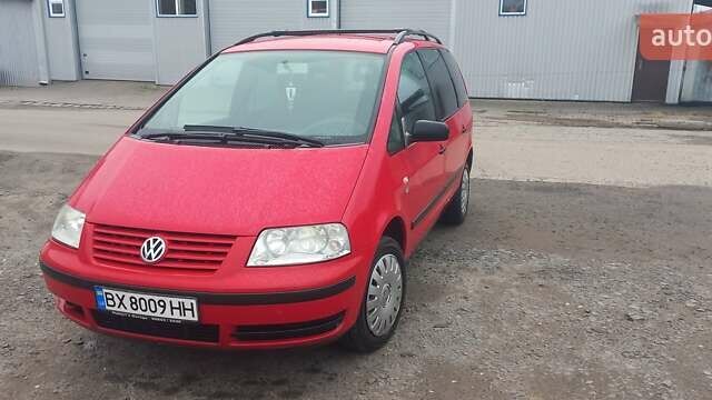 Красный Фольксваген Шаран, объемом двигателя 1.9 л и пробегом 242 тыс. км за 6500 $, фото 1 на Automoto.ua