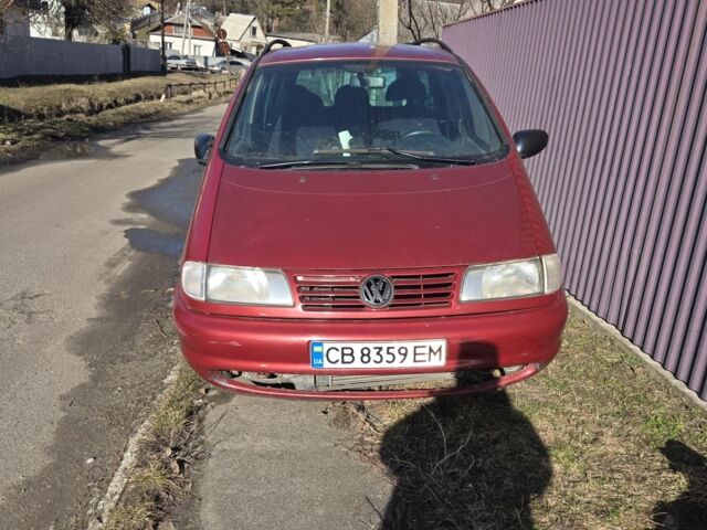 Красный Фольксваген Шаран, объемом двигателя 1.8 л и пробегом 235 тыс. км за 1800 $, фото 1 на Automoto.ua