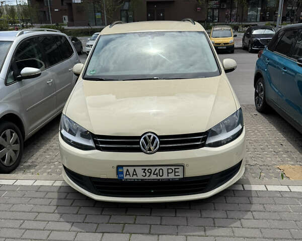 Жовтий Фольксваген Шаран, об'ємом двигуна 1.97 л та пробігом 205 тис. км за 10500 $, фото 1 на Automoto.ua