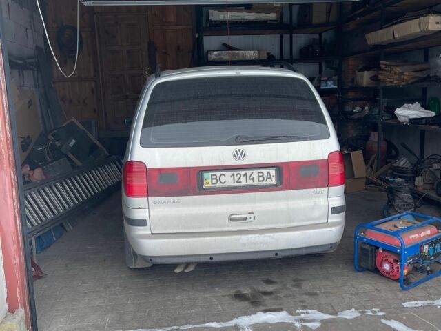 Сірий Фольксваген Шаран, об'ємом двигуна 1.8 л та пробігом 300 тис. км за 2100 $, фото 1 на Automoto.ua