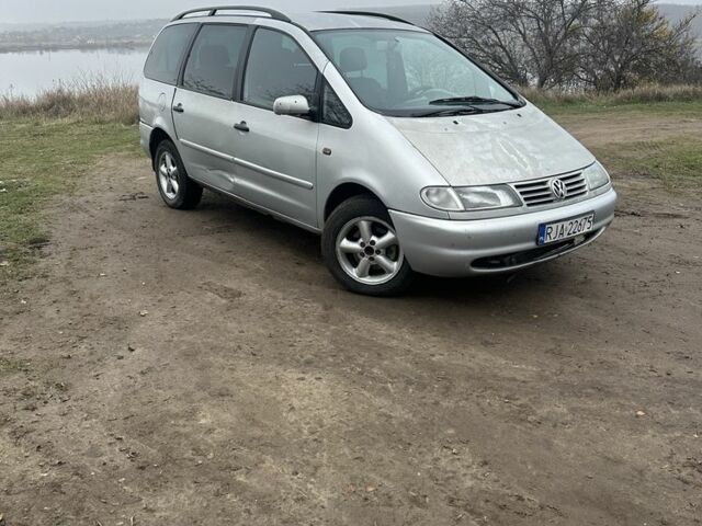 Сірий Фольксваген Шаран, об'ємом двигуна 1.9 л та пробігом 321 тис. км за 1250 $, фото 1 на Automoto.ua