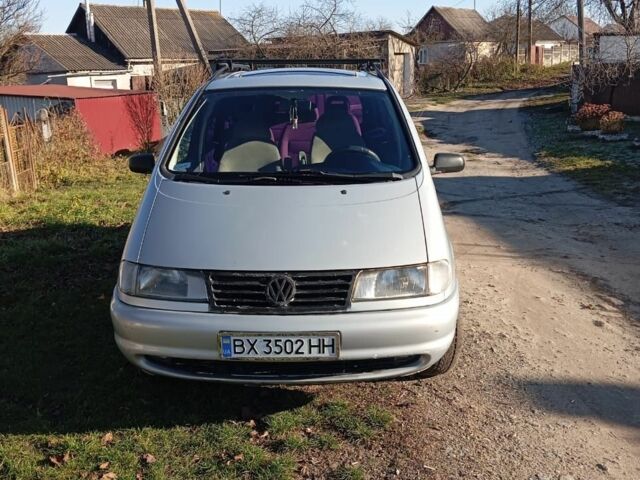 Серый Фольксваген Шаран, объемом двигателя 1.9 л и пробегом 420 тыс. км за 2800 $, фото 1 на Automoto.ua