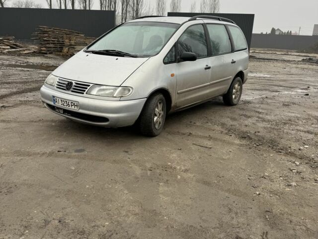 Серый Фольксваген Шаран, объемом двигателя 1.9 л и пробегом 269 тыс. км за 2500 $, фото 1 на Automoto.ua