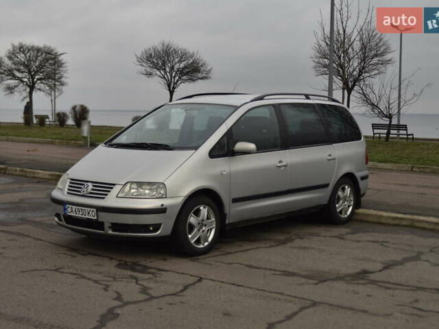 Серый Фольксваген Шаран, объемом двигателя 1.9 л и пробегом 314 тыс. км за 4300 $, фото 1 на Automoto.ua