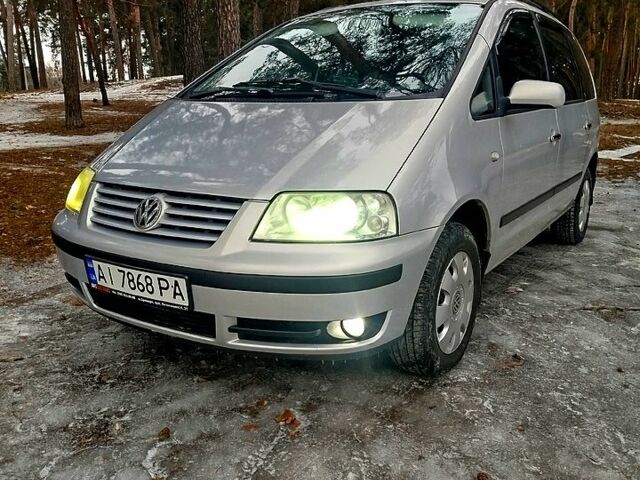 Серый Фольксваген Шаран, объемом двигателя 1.9 л и пробегом 284 тыс. км за 4900 $, фото 1 на Automoto.ua