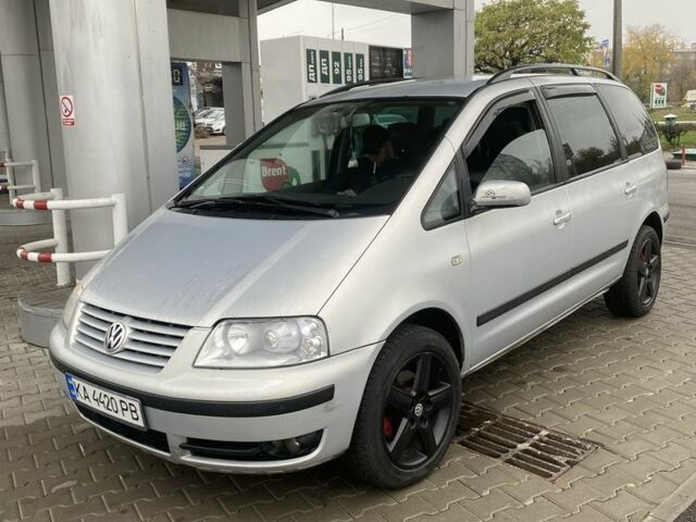 Серый Фольксваген Шаран, объемом двигателя 1.9 л и пробегом 333 тыс. км за 3600 $, фото 1 на Automoto.ua