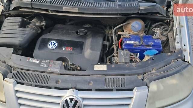 Серый Фольксваген Шаран, объемом двигателя 1.9 л и пробегом 368 тыс. км за 2000 $, фото 1 на Automoto.ua