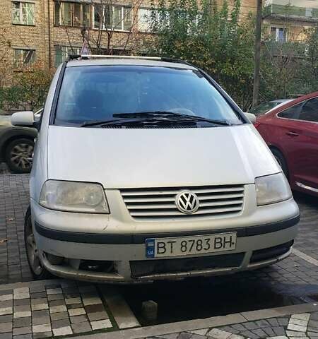 Серый Фольксваген Шаран, объемом двигателя 1.9 л и пробегом 577 тыс. км за 3950 $, фото 1 на Automoto.ua