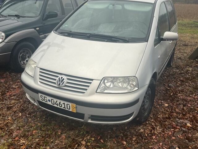 Сірий Фольксваген Шаран, об'ємом двигуна 2 л та пробігом 300 тис. км за 1900 $, фото 1 на Automoto.ua