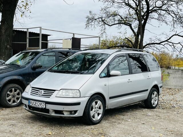 Серый Фольксваген Шаран, объемом двигателя 1.9 л и пробегом 300 тыс. км за 1850 $, фото 1 на Automoto.ua