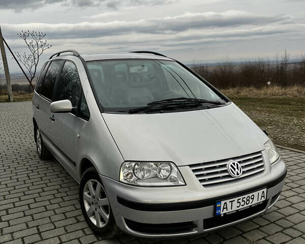 Серый Фольксваген Шаран, объемом двигателя 1.9 л и пробегом 427 тыс. км за 3500 $, фото 1 на Automoto.ua