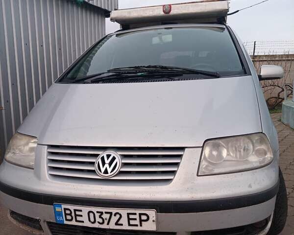 Серый Фольксваген Шаран, объемом двигателя 1.9 л и пробегом 279 тыс. км за 4000 $, фото 1 на Automoto.ua