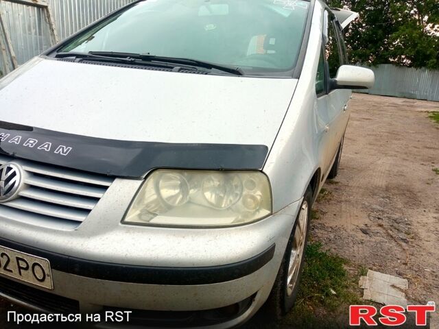 Серый Фольксваген Шаран, объемом двигателя 1.9 л и пробегом 450 тыс. км за 5500 $, фото 1 на Automoto.ua