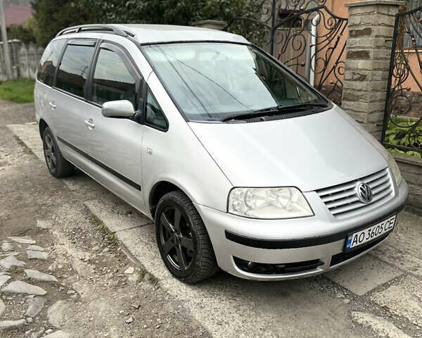 Серый Фольксваген Шаран, объемом двигателя 1.9 л и пробегом 420 тыс. км за 4900 $, фото 1 на Automoto.ua