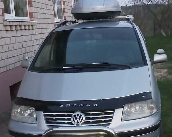 Серый Фольксваген Шаран, объемом двигателя 1.8 л и пробегом 314 тыс. км за 6000 $, фото 1 на Automoto.ua