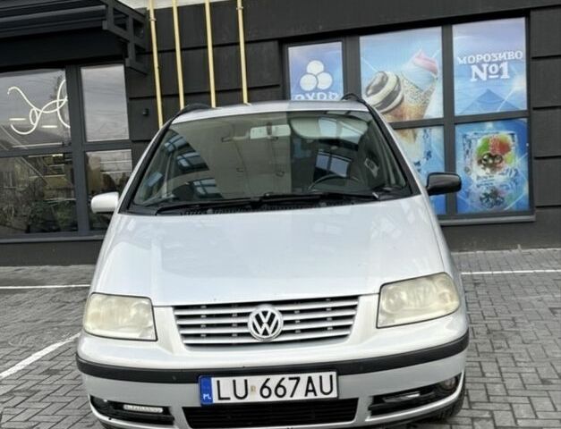 Серый Фольксваген Шаран, объемом двигателя 1.9 л и пробегом 380 тыс. км за 2299 $, фото 1 на Automoto.ua