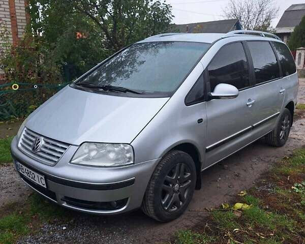 Фольксваген Шаран 2004 в Виннице на Automoto.ua Серый Фольксваген Шаран, объемом двигателя 1.9 л и пробегом 336 тыс. км за 7550 $, фото 1 на Automoto.ua
