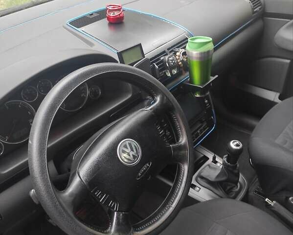 Серый Фольксваген Шаран, объемом двигателя 1.9 л и пробегом 320 тыс. км за 4900 $, фото 1 на Automoto.ua