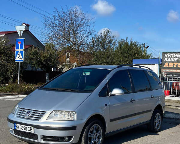 Серый Фольксваген Шаран, объемом двигателя 1.9 л и пробегом 250 тыс. км за 5500 $, фото 1 на Automoto.ua