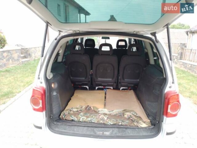 Сірий Фольксваген Шаран, об'ємом двигуна 2 л та пробігом 287 тис. км за 7400 $, фото 1 на Automoto.ua