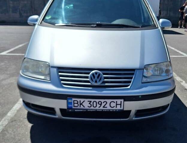 Серый Фольксваген Шаран, объемом двигателя 1.9 л и пробегом 201 тыс. км за 6550 $, фото 1 на Automoto.ua