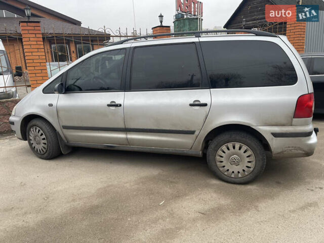 Серый Фольксваген Шаран, объемом двигателя 1.9 л и пробегом 350 тыс. км за 6000 $, фото 1 на Automoto.ua