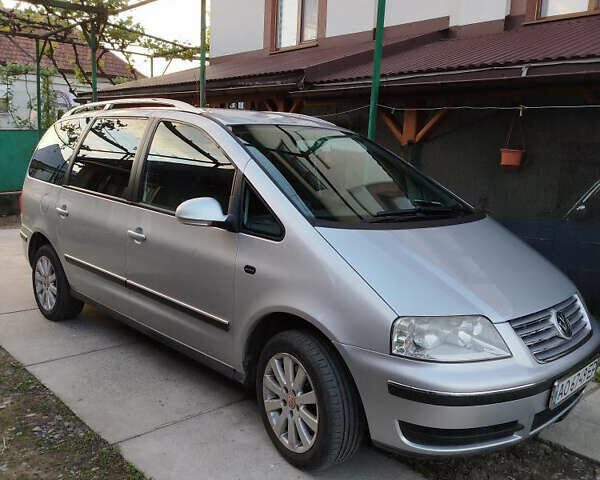 Серый Фольксваген Шаран, объемом двигателя 1.9 л и пробегом 340 тыс. км за 6300 $, фото 1 на Automoto.ua