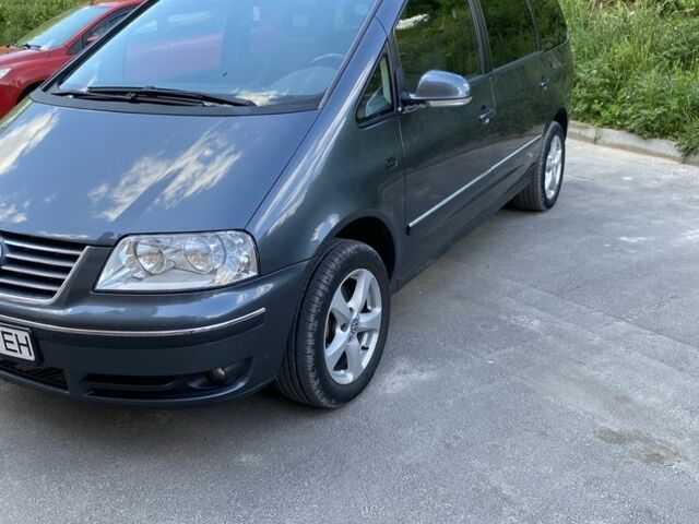 Серый Фольксваген Шаран, объемом двигателя 1.9 л и пробегом 264 тыс. км за 7800 $, фото 1 на Automoto.ua