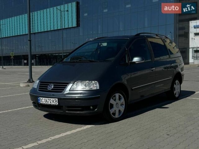 Серый Фольксваген Шаран, объемом двигателя 1.97 л и пробегом 343 тыс. км за 6000 $, фото 1 на Automoto.ua