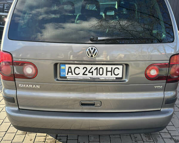 Серый Фольксваген Шаран, объемом двигателя 1.9 л и пробегом 313 тыс. км за 8300 $, фото 1 на Automoto.ua