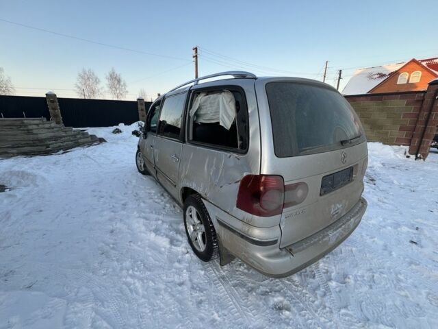 Серый Фольксваген Шаран, объемом двигателя 2 л и пробегом 200 тыс. км за 1900 $, фото 1 на Automoto.ua
