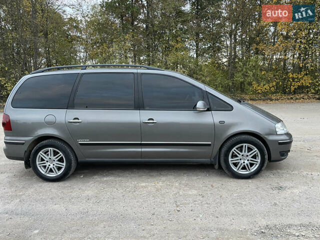 Фольксваген Шаран 2009 в Виннице на Automoto.ua Серый Фольксваген Шаран, объемом двигателя 2 л и пробегом 272 тыс. км за 9200 $, фото 1 на Automoto.ua