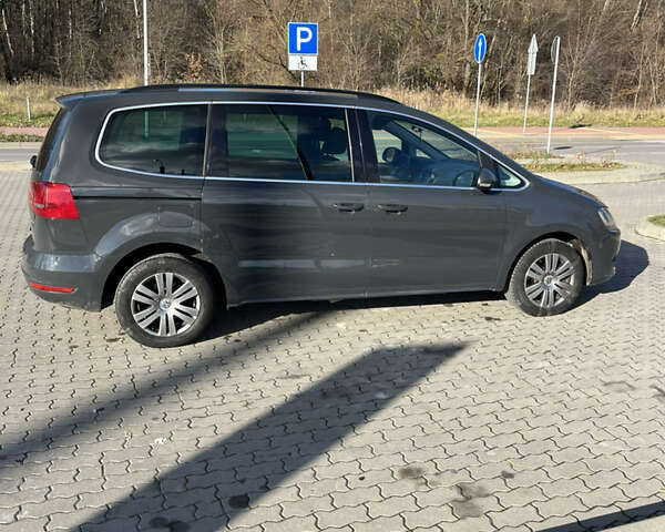 Серый Фольксваген Шаран, объемом двигателя 1.97 л и пробегом 376 тыс. км за 11800 $, фото 1 на Automoto.ua