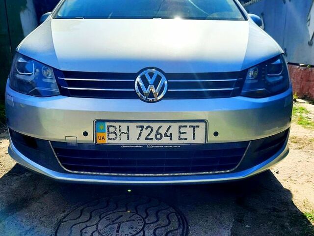 Серый Фольксваген Шаран, объемом двигателя 2 л и пробегом 281 тыс. км за 12000 $, фото 1 на Automoto.ua