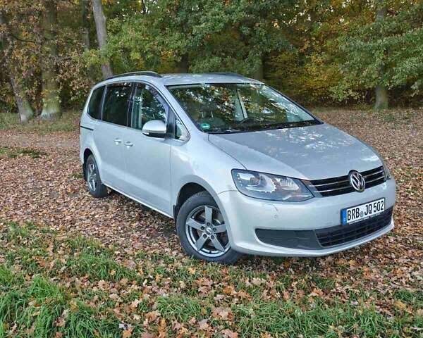 Серый Фольксваген Шаран, объемом двигателя 1.4 л и пробегом 230 тыс. км за 9539 $, фото 1 на Automoto.ua