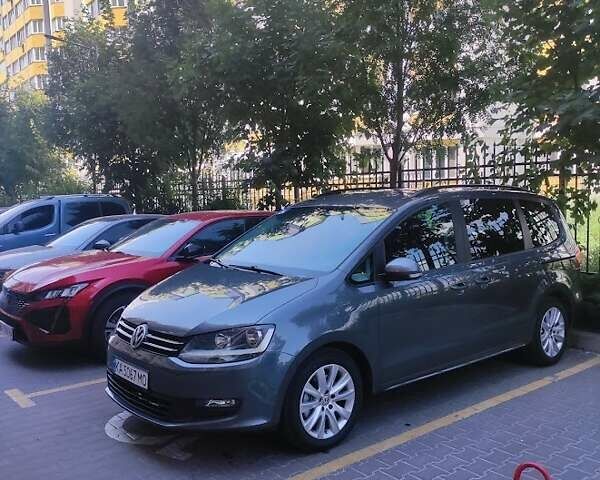 Серый Фольксваген Шаран, объемом двигателя 1.39 л и пробегом 220 тыс. км за 10200 $, фото 1 на Automoto.ua