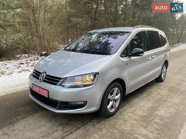 Серый Фольксваген Шаран, объемом двигателя 2 л и пробегом 257 тыс. км за 12500 $, фото 1 на Automoto.ua