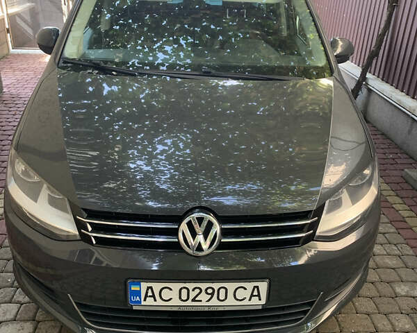 Серый Фольксваген Шаран, объемом двигателя 2 л и пробегом 178 тыс. км за 17000 $, фото 1 на Automoto.ua